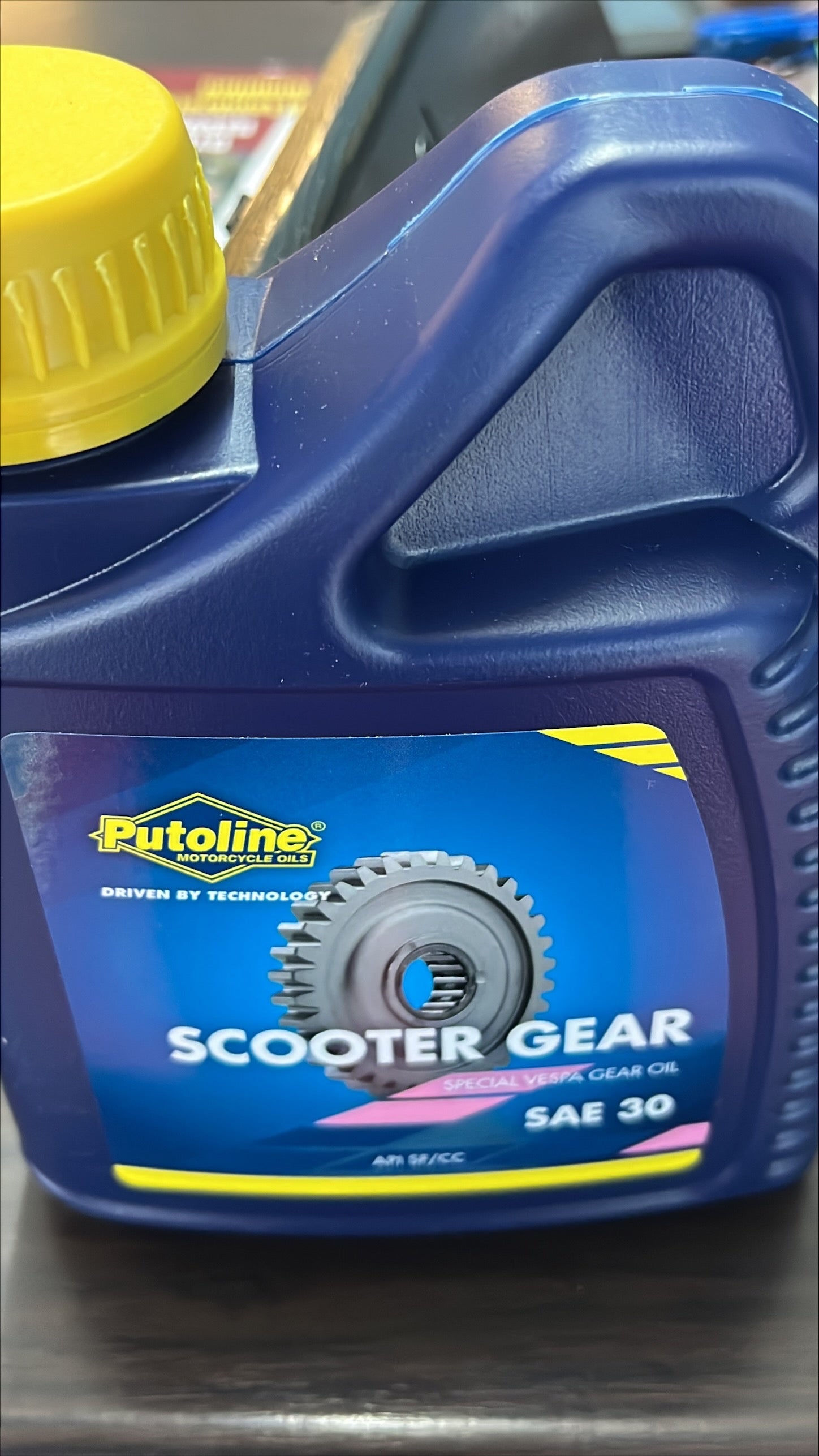 Vespa Gear Box Oil SAE30 500ml – Saxon Scooters